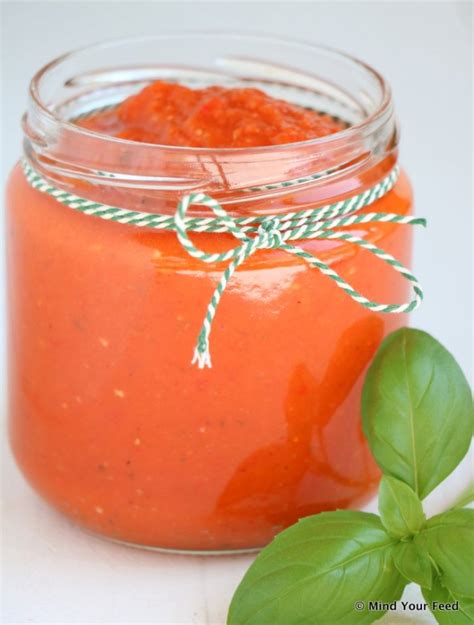 tomatensaus van verse tomaten inmaken
